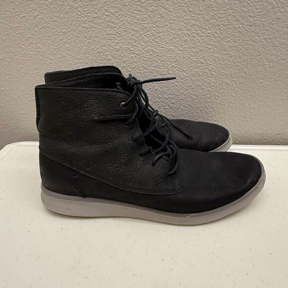 UGG Chukka Boots Mens Size 13 Freamon Black Sleek Design Leather Lace Up main image 4